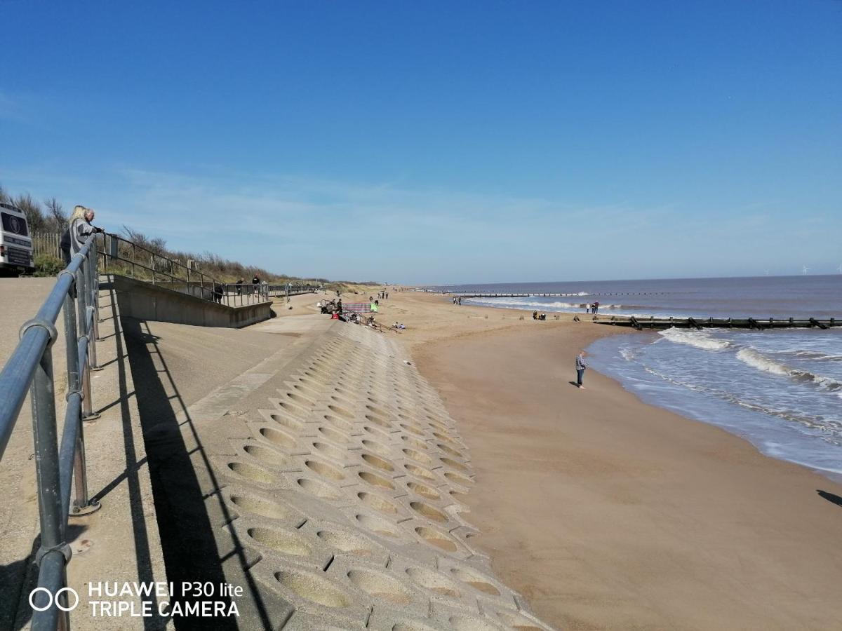 Roman Bank With Spa Bath, Terrace And Mermaid'S Teepee Skegness Exterior photo