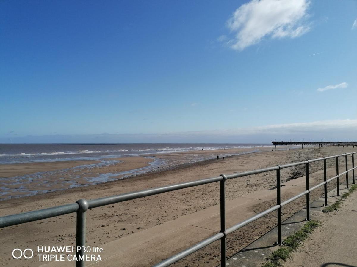 Roman Bank With Spa Bath, Terrace And Mermaid'S Teepee Skegness Exterior photo